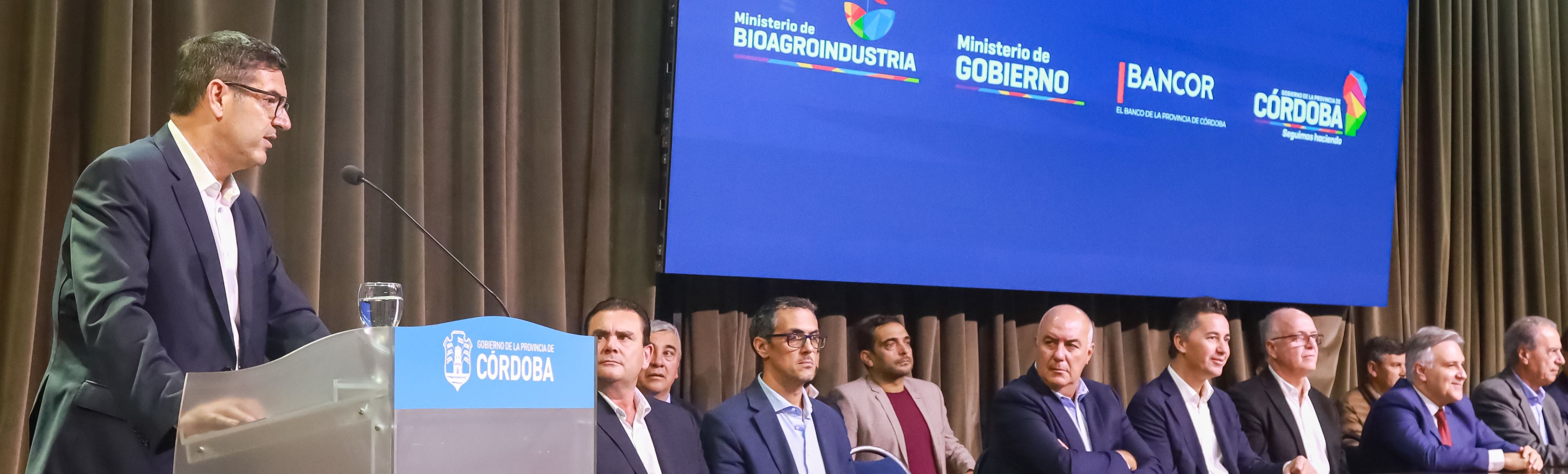 Los municipios de Córdoba podrán comprar maquinarias viales y automotores con financiación de BANCOR