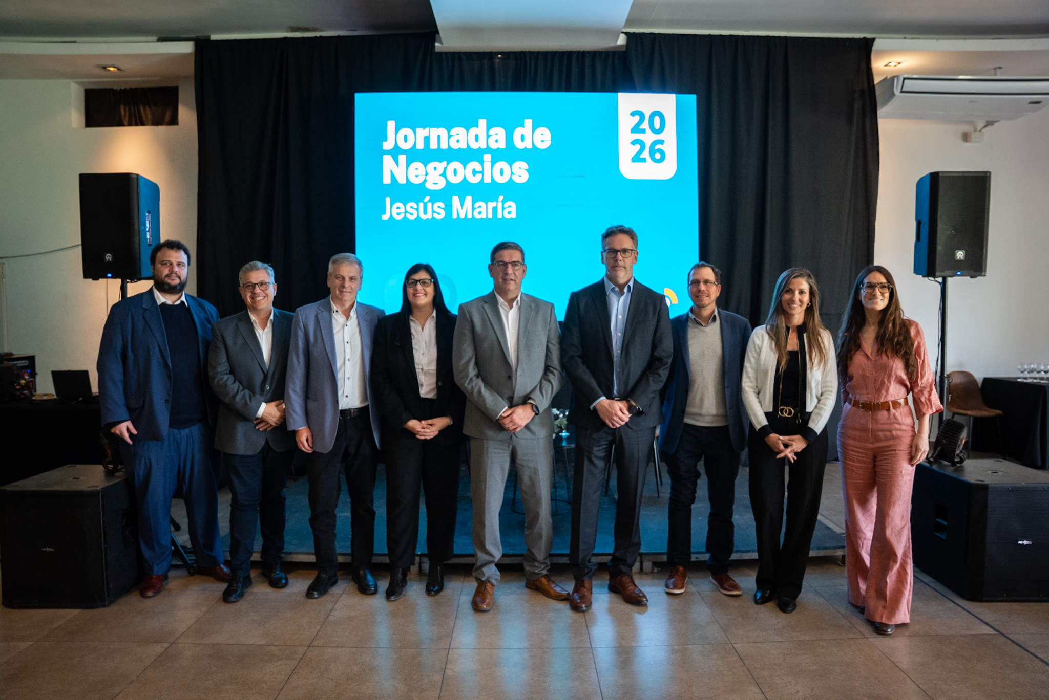 El presidente de Bancor junto a Guido Sandleris y los líderes de las bancas que disertaron en las Jornadas de Negocios en Jesús María.jpeg
