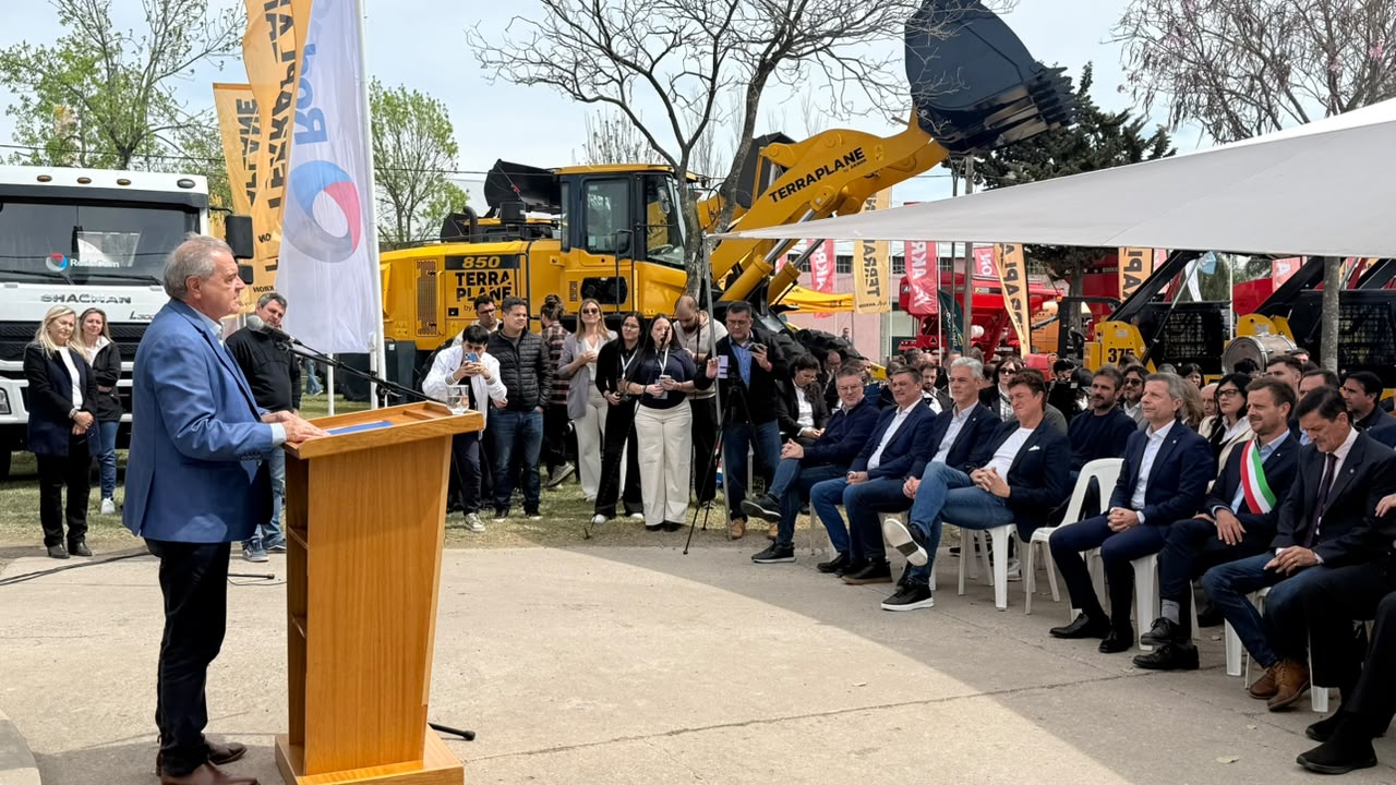 Ministro Busso en acto de apertura.jpeg