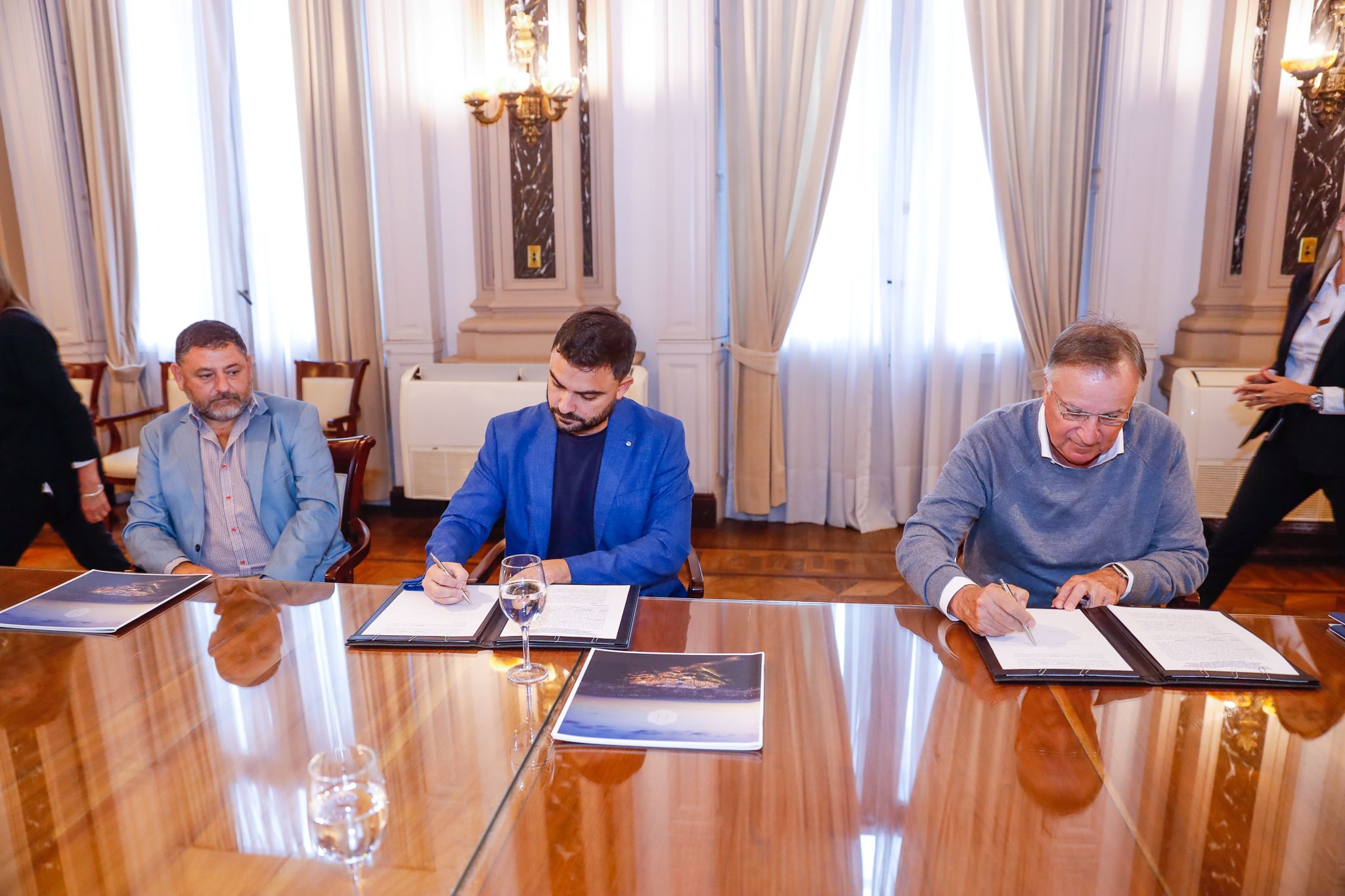 Firma con Grupo Canter