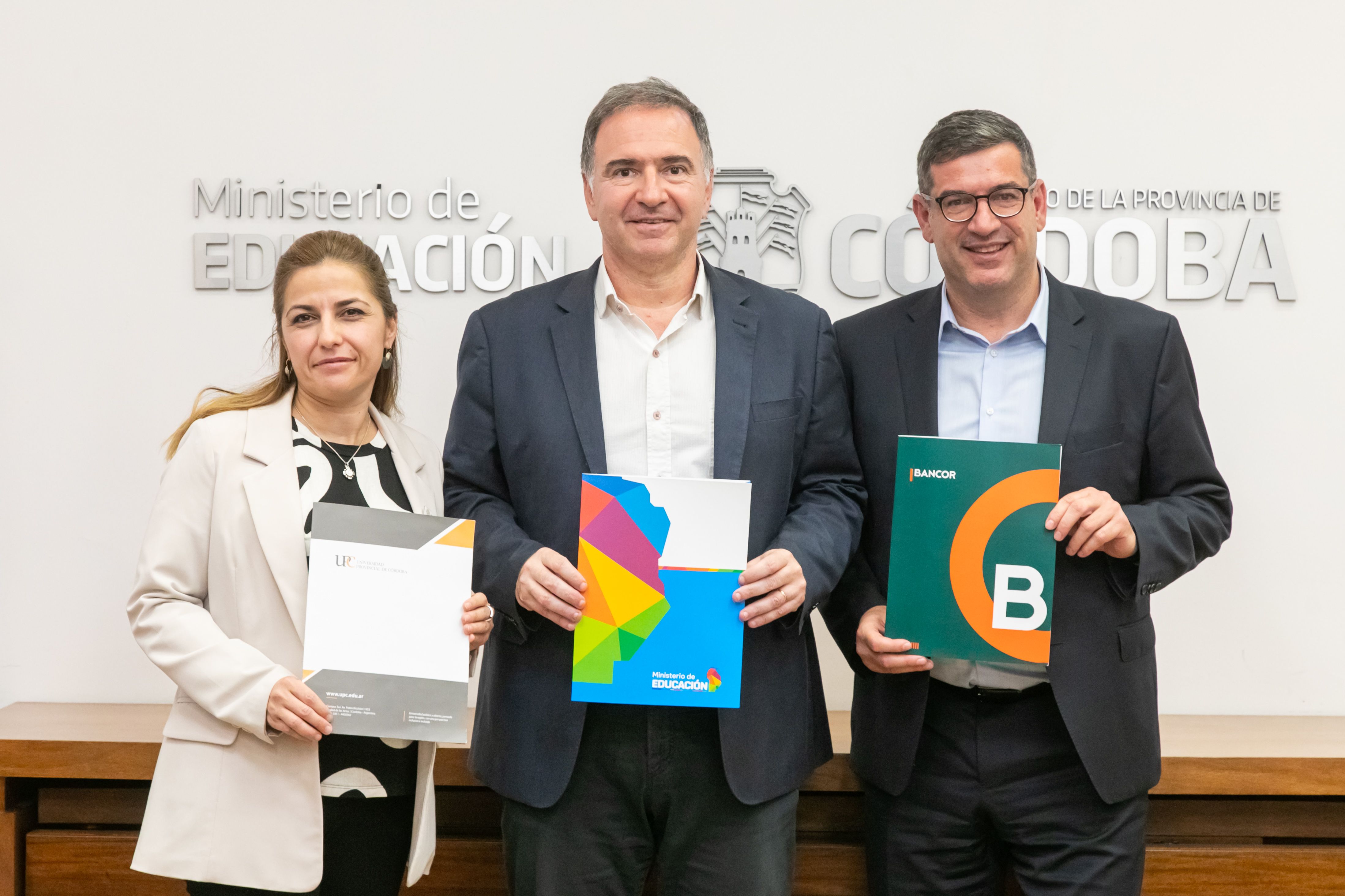 Convenio Ministerio de Educación, UPC y Bancor