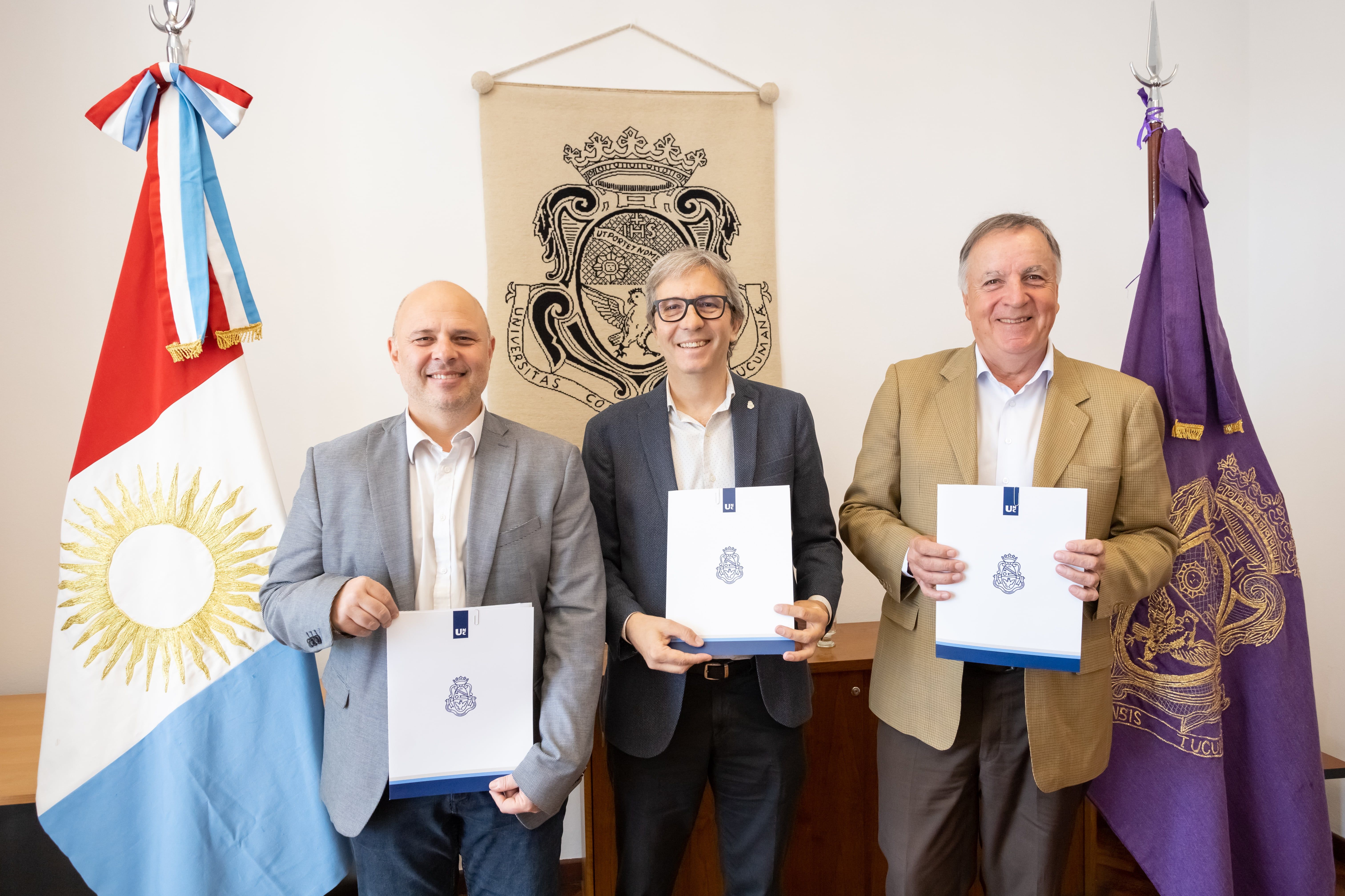 Firma con UNC y MinCyt