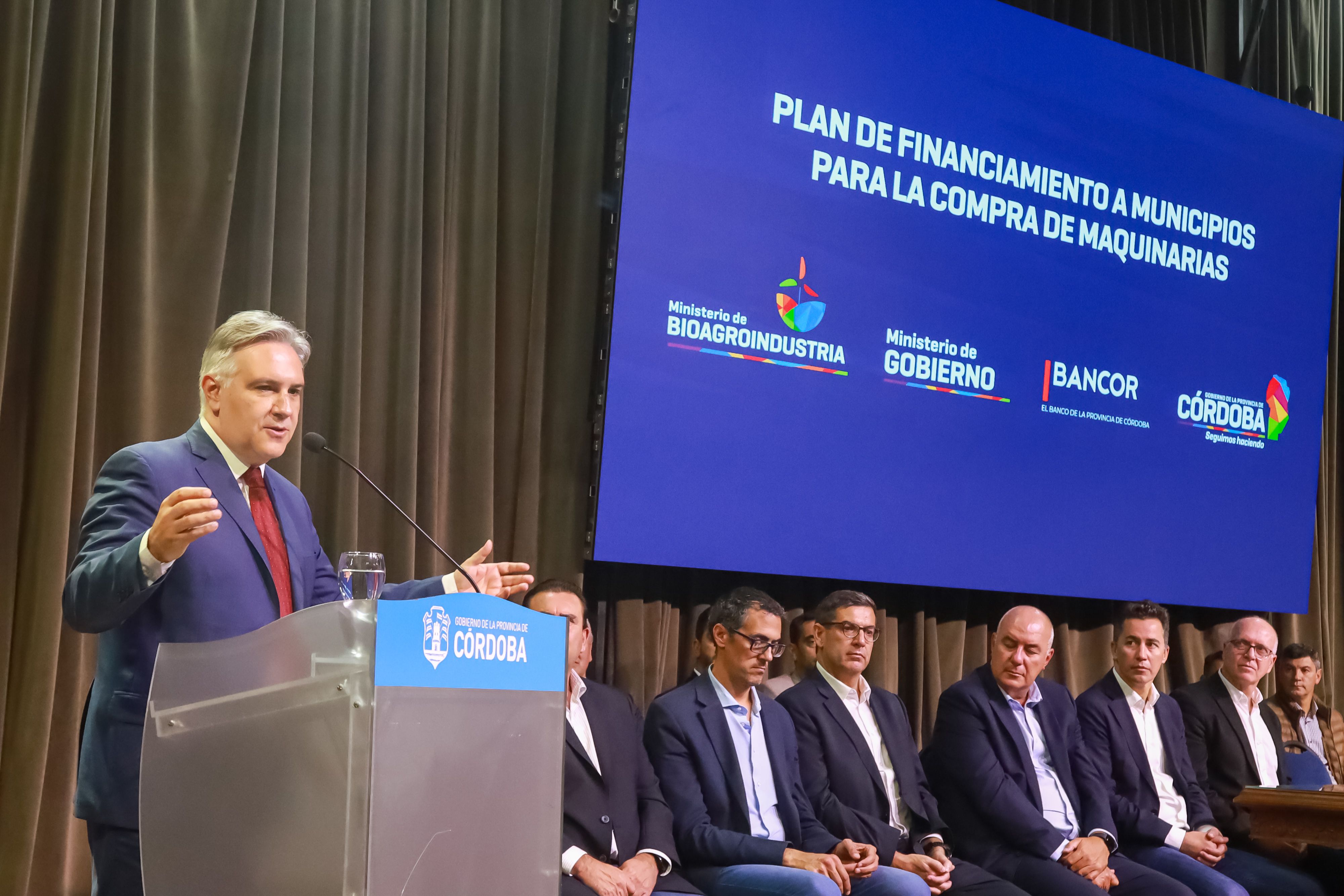 Llaryora presentación de créditos para municipios
