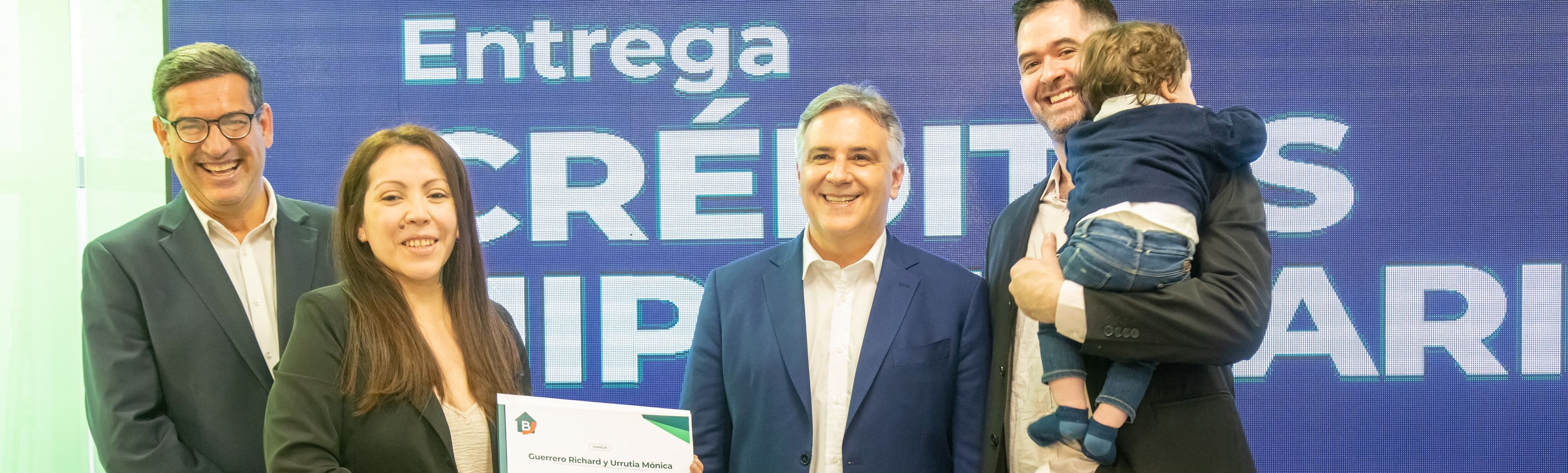  El gobernador Llaryora anunció la suba del monto de los créditos hipotecarios 