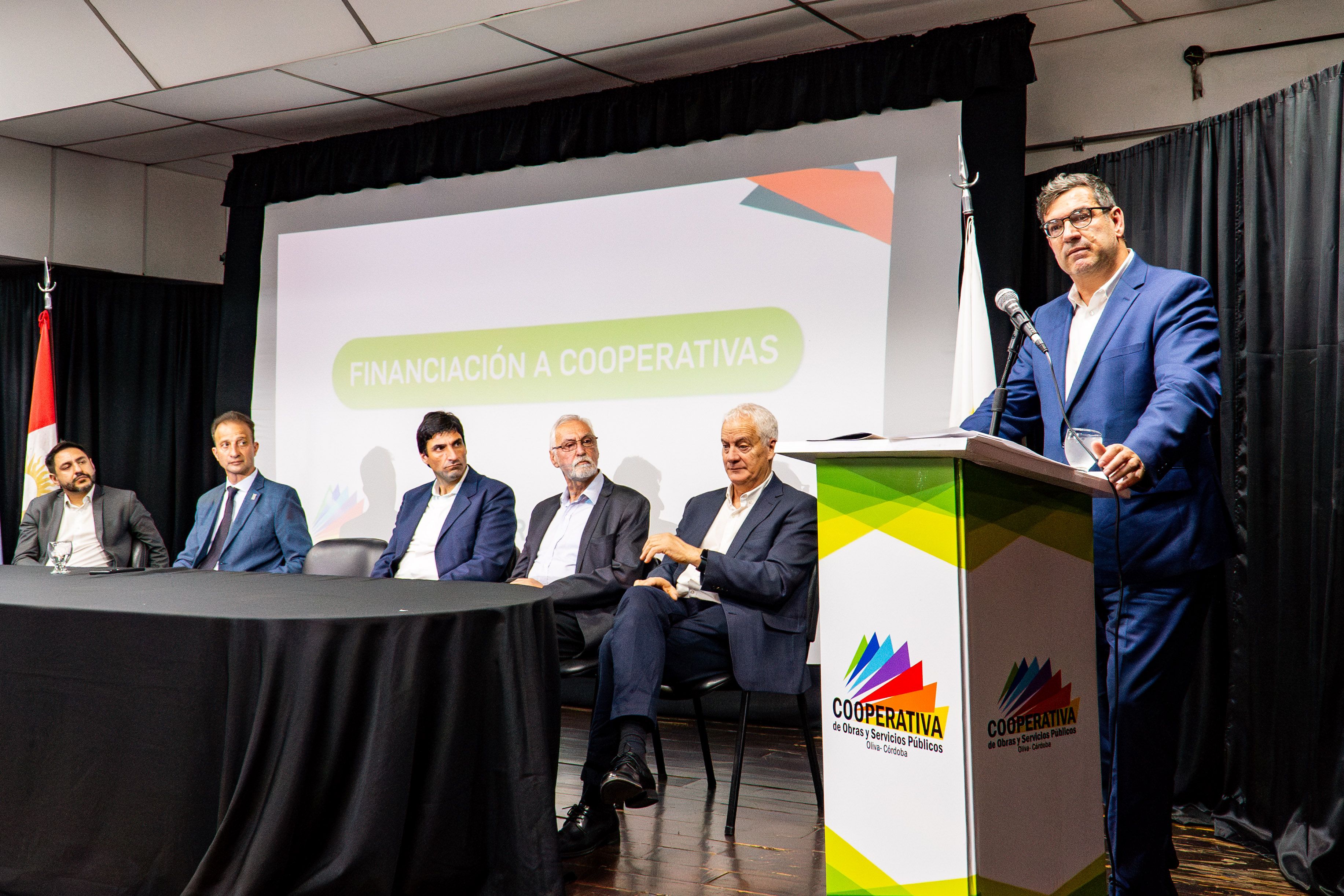 Primer crédito a cooperativas